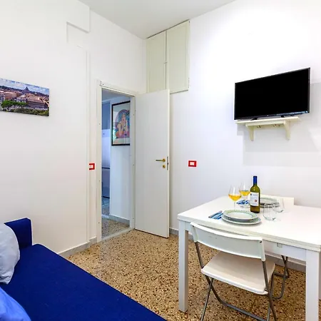 Hostly - Sant'orsola Rome